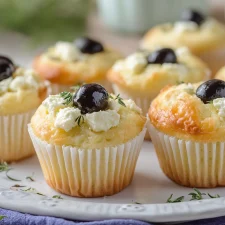 Mini Muffins à la Feta et aux Olives Noires : Une Recette Méditerranéenne Incontournable