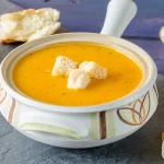 Velouté de pommes de terre et topinambours