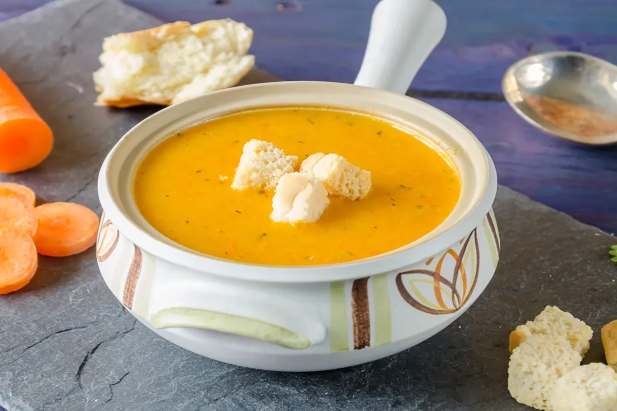 Velouté de pommes de terre et topinambours
