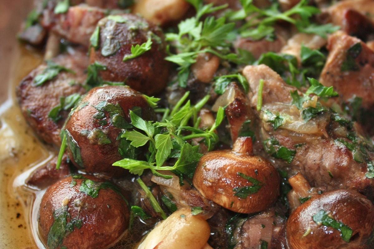 Rognons de veau flambés à la crème et aux champignons : un plat de caractère plein de finesse 4 Rognons de vea