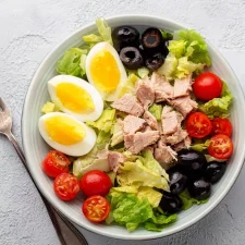 Salade niçoise authentique : la recette provençale qui fleure bon l'été