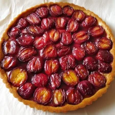 Tarte aux Prunes Rouges : Le Goût Doux et Rustique des Fruits de Saison