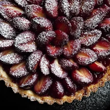 Tarte sablée aux prunes rouges : le dessert maison qui fond sous la dent