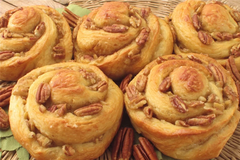 Brioche roulée aux noix & à la cannelle