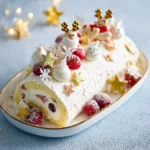 bûche roulée vanille framboise sur table de Noël