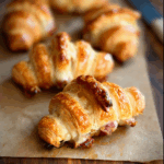 mini croissants apéro parmesan chèvre pesto