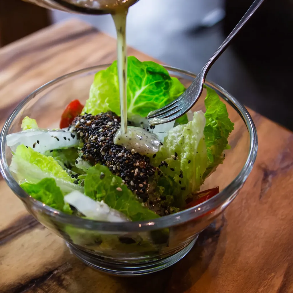 Salade César aux graines de chia : recette légère et savoureuse 4 Salade César aux graines de chia