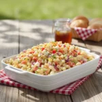 Salade de macaroni colorée